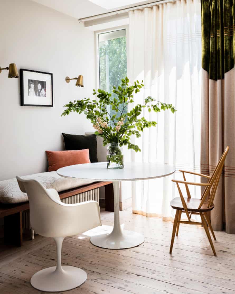 Saarinen table and Tulip chair