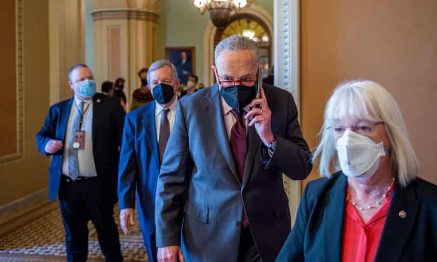 Senate majority leader Chuck Schumer and Washington Senator Patty Murray pay tribute to former Senate majority leader Harry Reid when he is in the US Capitol Rotanda. Pass by.