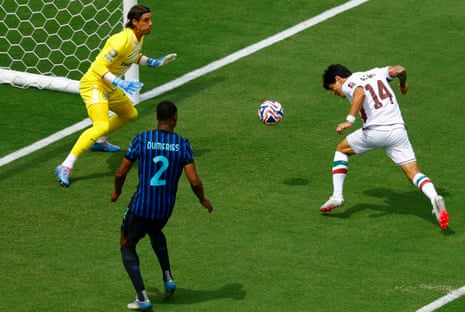 German Cano heads Fluminense into an early lead against Inter.