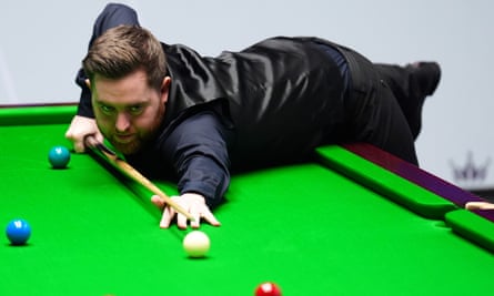 Jak Jones lines up a red during his victory over Judd Trump.