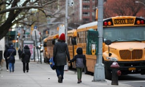 В понедельник Нью-Йорк расширил свои мандаты на Covid-19, установив требования к вакцинам для детей в возрасте от 5 лет.