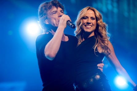 Sheryl Crow duets with Mick Jagger