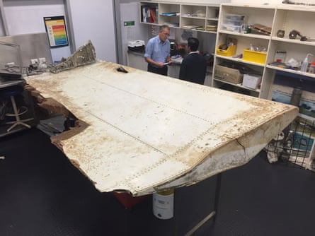 Analysis of the recovered right outboard wing flap section (inverted) of MH370 suggested it was not set for landing at the time it separated from the plane.