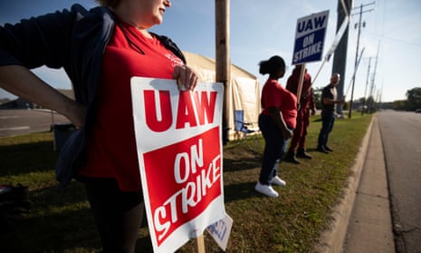 UAW members strike outside the General Motors Lansing redistribution facility on 23 September 2023 in Michigan.
