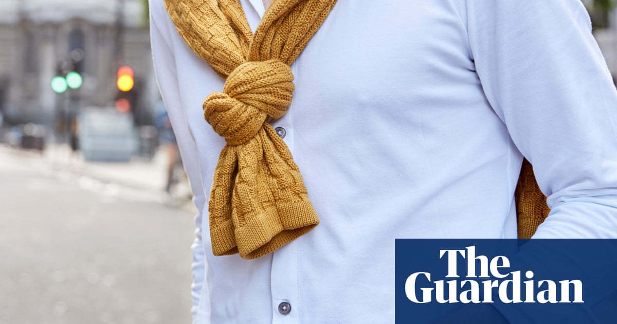 ‘It used to weigh me down’: UK readers on why they do or don’t carry a wallet