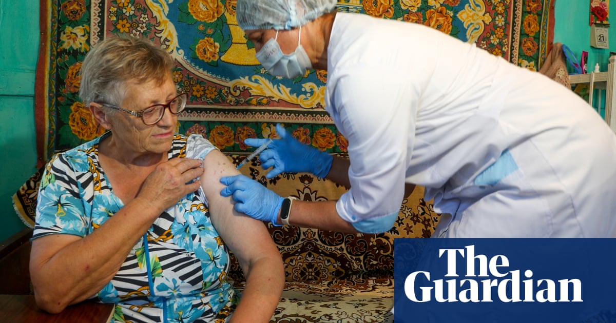 “我别无选择”: 在新的限制下，俄罗斯人争相接种Covid疫苗
