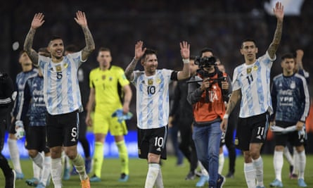 Lionel Messi celebrates with Angel Di María (right) and Leandro Paredes after Argentina’s 3-0 win over Venezuela at La Bombonera.