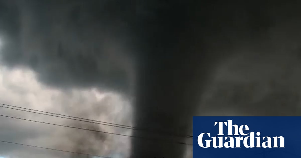 Tornado tears through homes and closes roads in northern Oklahoma - video