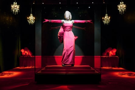 a Marilyn Monroe-like mannequin in a pink dress and pink gloves