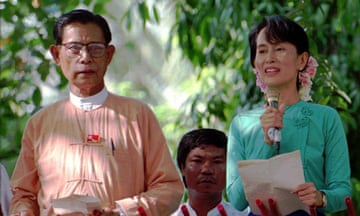 Tin Oo alongside Aung San Suu Kyi as she speaks to crowds in Yangon, Myanmar, in 1996