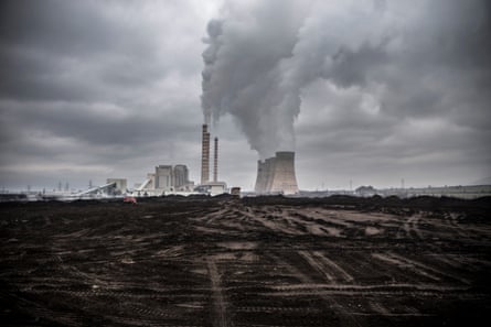 According to Greenpeace, coal combustion causes more than 1,200 premature deaths in Greece.