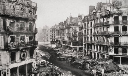 The rue de Rivoli after the suppression of the Paris Commune, 1871.