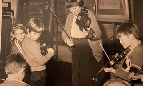 From the mid-1950s Sheila Nelson taught middle-class children in north London, and from 1976 children from the east of the city who were much less familiar with string instruments and their music