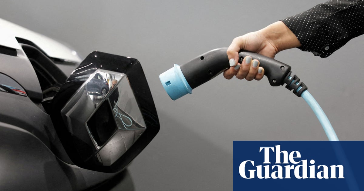 Electric car owners to pay road tax from 2025, Jeremy Hunt announces