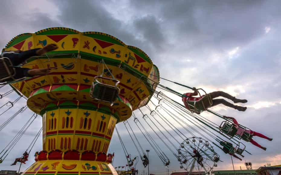 Une fête foraine située à l'intérieur du Camp de la Rédemption