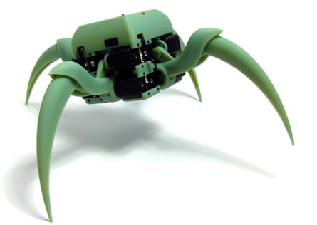 creative machine labs' four-legged robot aracna