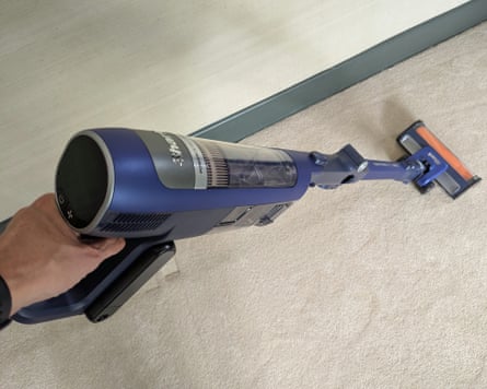 Shark IA3241UKT in use on a carpet.