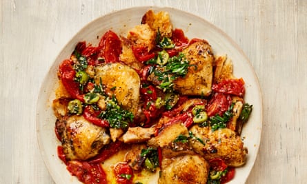 Poulet rôti de Yotam Ottolenghi avec tomates, pain et herbes