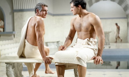 Laurence Olivier as Crassus, and John Gavin as Julius Caesar, in bath house.