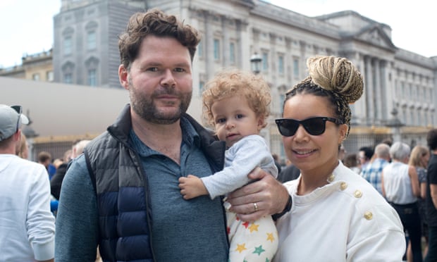 Steve et Sam Quinn, photographiés avec leur bébé, Hendrix