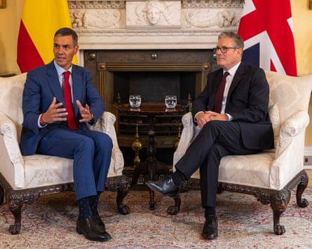 Pedro Sánchez, left, with Keir Starmer at No 10 in September.