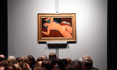 Crowds sit in front of Amedeo Modigliani’s “Nu couche”