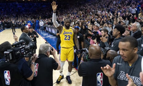 LeBron James acknowledges the crowd in Philadelphia after passing Kobe Bryant’s mark