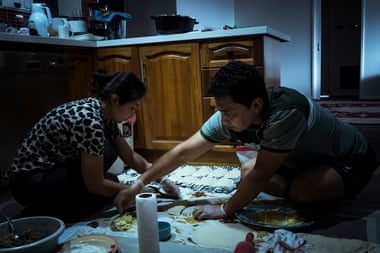 Masuma and Noor prepare bolani in their kitchen