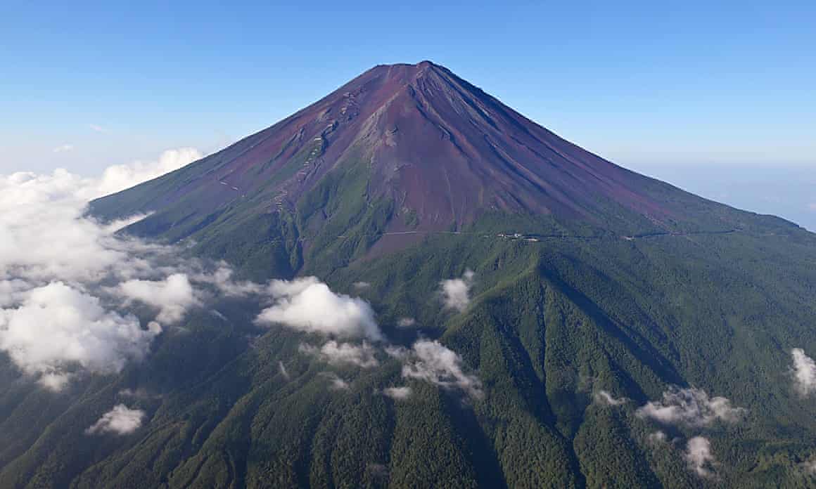 A snowless Mount Fuji