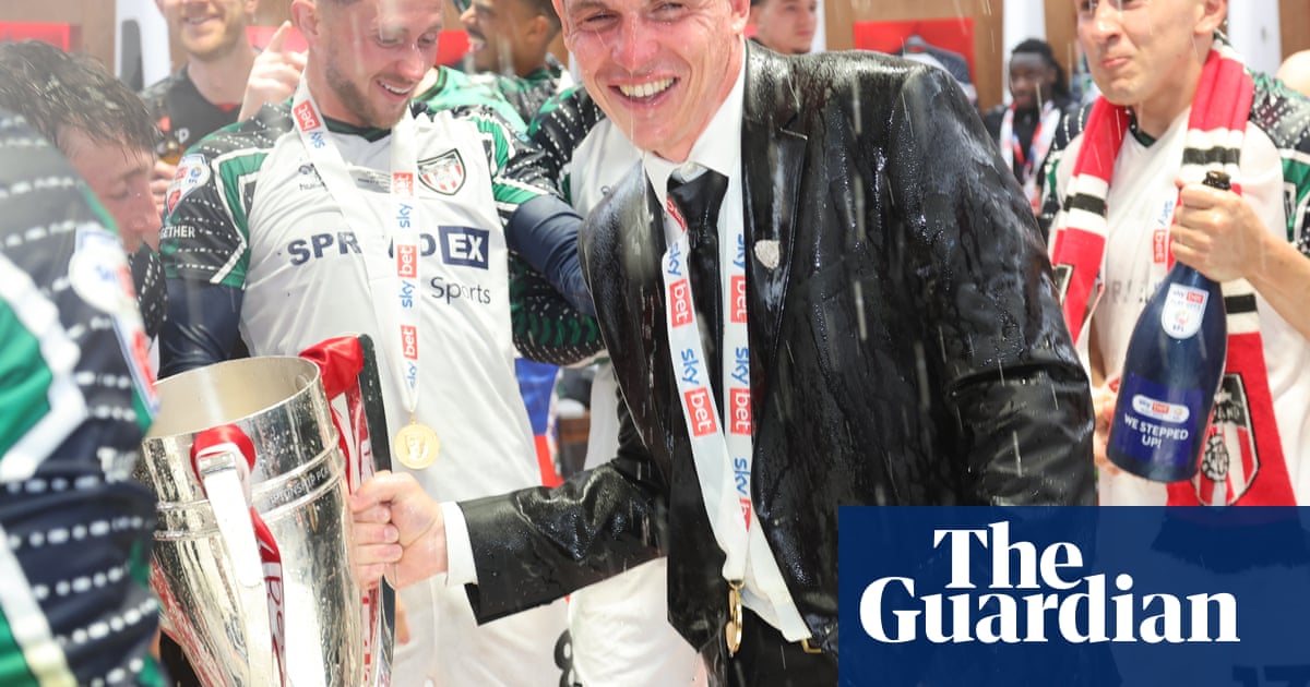 Le Bris hails Sunderland's character in playoff triumph as Wilder questions VAR