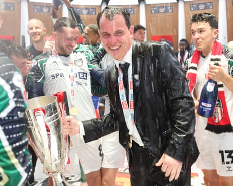 Le Bris hails Sunderland’s character in playoff triumph as Wilder questions VAR