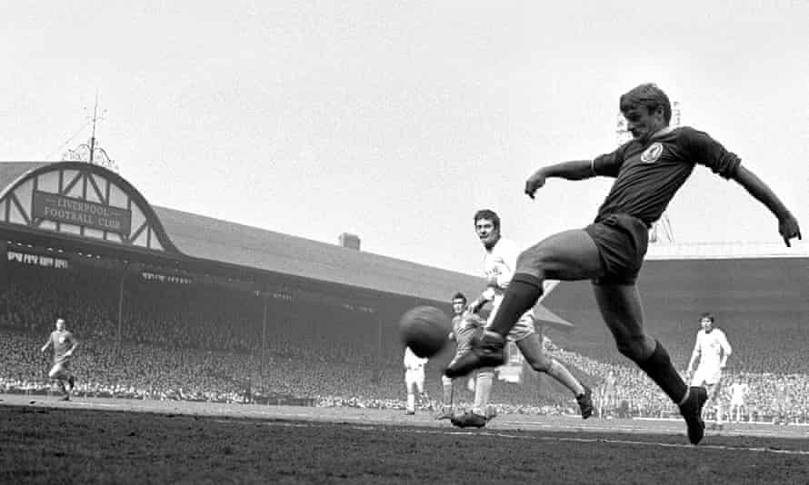 Roger Hunt en action pour Liverpool en 1968