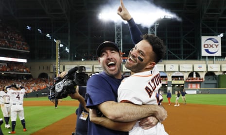 Astros' Jose Altuve hits walk-off HR vs. Yankees, has shirt ripped off