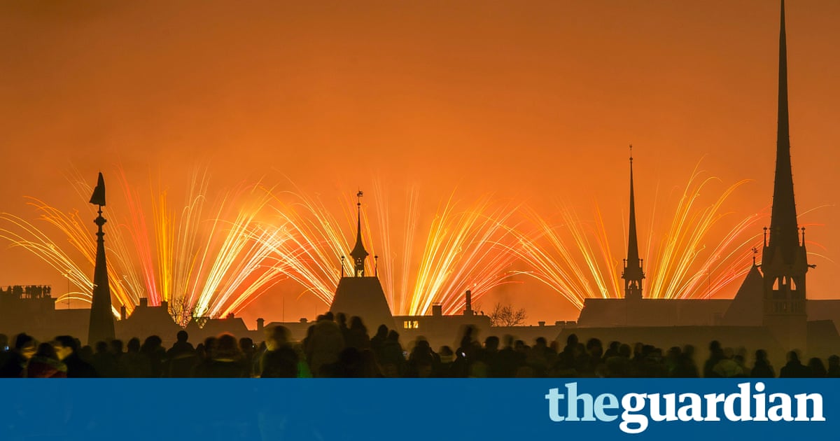 20 ways to celebrate on new year's eve and new year's day (for free) New Year’s Eve 2015 celebrations – in pictures | World news | The Guardian