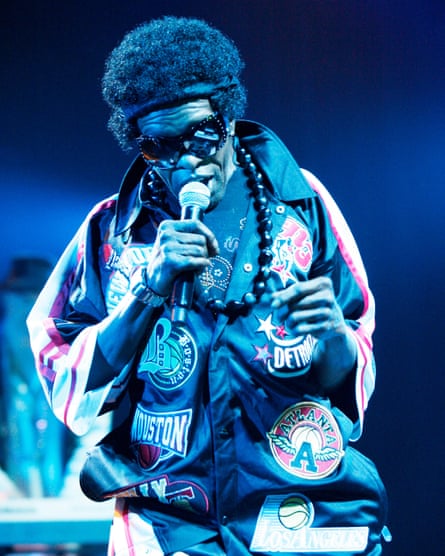 Sly Stone performing in Paris in 2007, after having performed only once with the Family Stone in the previous two decades.