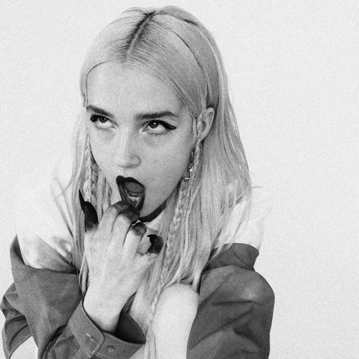 Poppy I Disagree Review Candyfloss Pop With A Dark Heart Pop And Rock The Guardian
