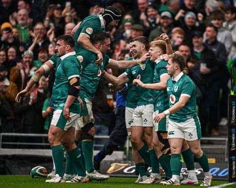 O'Brien celebrates with teammates.