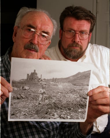 McGovern, holding the photo of himself in Nagasaki, with son Tim in 1998.