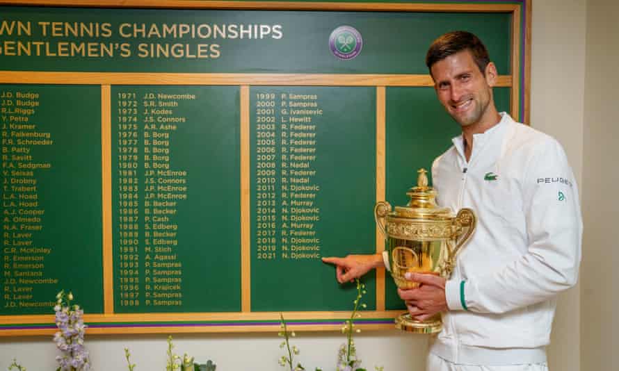 Novak Djokovic points to his 2021 title win list.