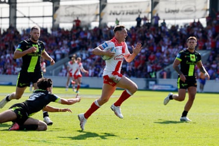 Jack Broadbent breaks wide to score