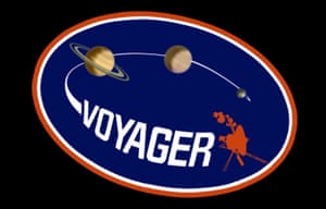 In 1973, the mission had been named Mariner Jupiter-Saturn 1977 and was intended to go only as far as Jupiter and Saturn, as seen in the old mission logo