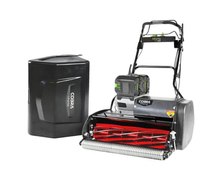 Cobra Fortis 25FTE Cordless Fine Turf Cylinder Mower 63cm