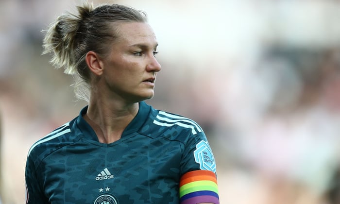Alexandra Popp on the pitch for Germany