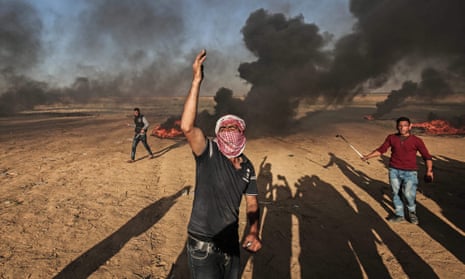 Palestinian protesters demonstrate during clashes with Israeli security forces near the border