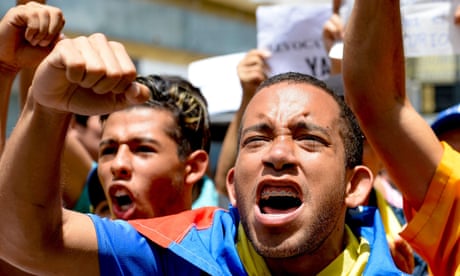 Nicolás Maduro dismissal threat grows as enough Venezuelans sign petitions