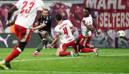 Harry Kane puts Bayern 2-1 up at Leipzig with a fierce drive.