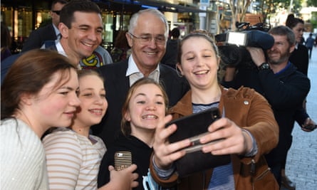 Malcolm Turnbull and Trevor Evans with members of the public