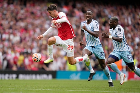 Arsenal beat Forest 2-1 in Premier League opener