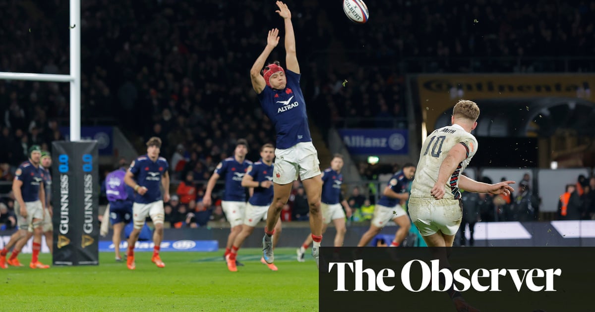 Muddy, bloody and bruised, Fin Smith comes of age on the grand stage | Andy Bull