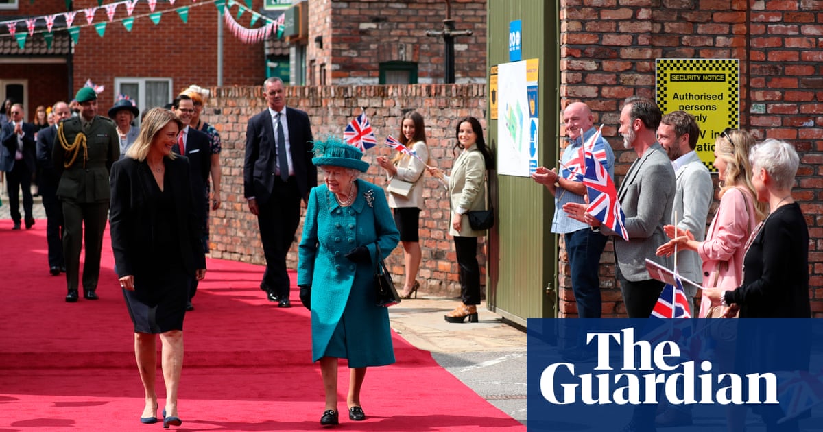 Coronation Street rolls out red carpet for Queen to mark 60 years